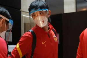 12强赛｜航班延误国足星夜抵达沙迦
