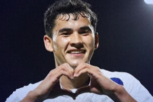 1月26日国足完成集训最后一场热身赛 2-2乌兹别克斯坦国家队