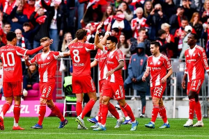 德甲第30轮焦点战 拜仁4-2逆转斯图加特